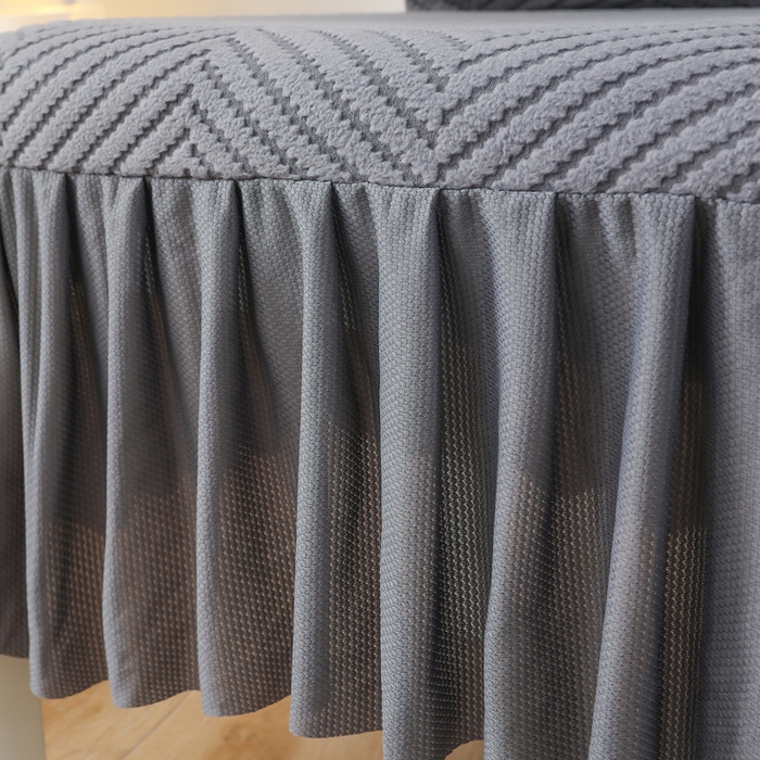91家纺网 家纺一手货源 找家纺 千彤沙发垫 2024新款拉华绒人字纹系列裙边椅子套 裙边-人字纹-深灰