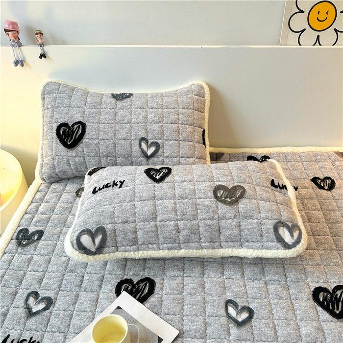 91家纺网 家纺一手货源 找家纺 喜居 2024新款印花牛奶绒床褥垫加厚宝宝绒床褥子床垫薄床垫 幸运心情