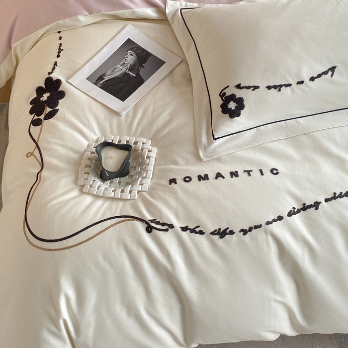 91家纺网 家纺一手货源 找家纺 涵宸家纺 2024新款全棉磨毛毛巾绣四件套--邦尼系列 邦尼-奶白