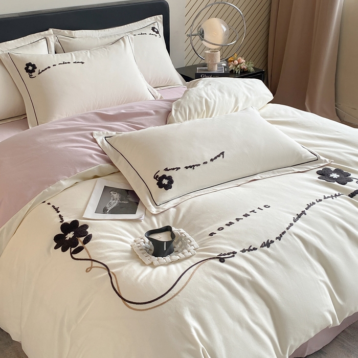 91家纺网 家纺一手货源 找家纺 涵宸家纺 2024新款全棉磨毛毛巾绣四件套--邦尼系列 邦尼-奶白