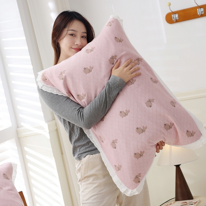 91家纺网 家纺一手货源 找家纺 朴尔家纺-毛巾被 2024新款韩版小碎花边全棉四层纱布枕巾 领结兔-粉