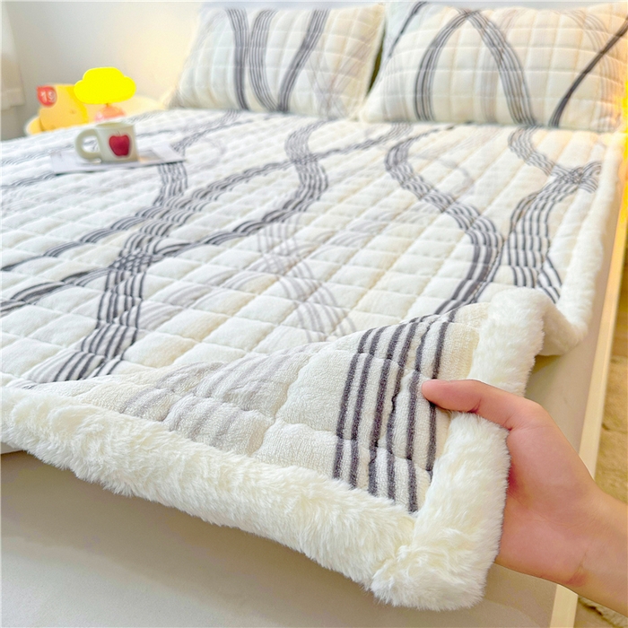 91家纺网 家纺一手货源 找家纺 喜居 2024新款印花牛奶绒床褥垫加厚宝宝绒床褥子床垫薄床垫 简约空间