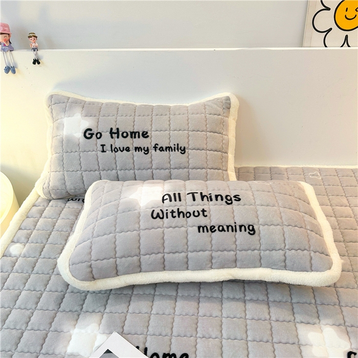 91家纺网 家纺一手货源 找家纺 喜居 2024新款印花牛奶绒床褥垫加厚宝宝绒床褥子床垫薄床垫 星之物语