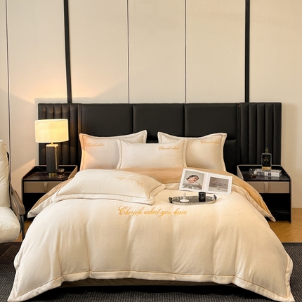 91家纺网 家纺一手货源 找家纺 （总）鸿织源家纺 2025新款230g全消光牛奶绒刺绣四件套