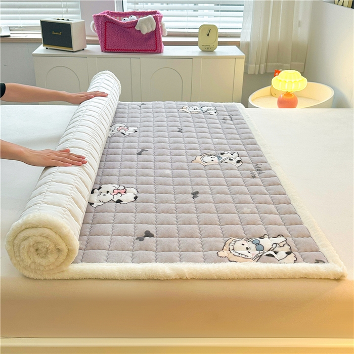 91家纺网 家纺一手货源 找家纺 喜居 2024新款印花牛奶绒床褥垫加厚宝宝绒床褥子床垫薄床垫 调皮狗