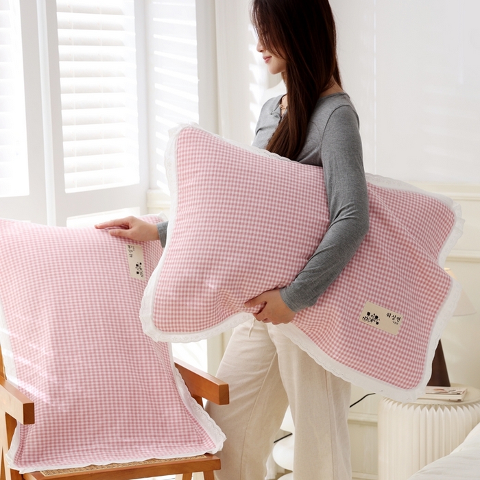 91家纺网 家纺一手货源 找家纺 朴尔家纺-毛巾被 2024新款韩版小碎花边全棉四层纱布枕巾 韩式小格-粉