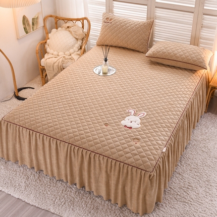 91家纺网 家纺一手货源 找家纺 好眠好梦家纺 2024新款叮当兔牛奶绒绣花单床裙 奶咖床裙