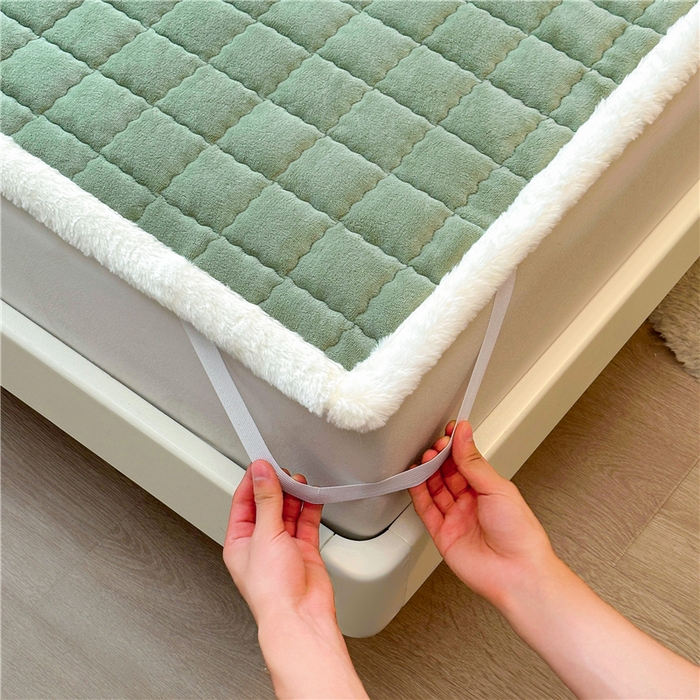 91家纺网 家纺一手货源 找家纺 喜居 2024新款印花牛奶绒床褥垫加厚宝宝绒床褥子床垫薄床垫 暖绒绿