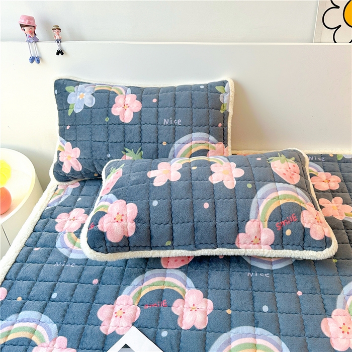 91家纺网 家纺一手货源 找家纺 喜居 2024新款印花牛奶绒床褥垫加厚宝宝绒床褥子床垫薄床垫 彩虹桥