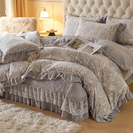 91家纺网 家纺一手货源 找家纺 （总）民新家纺 2025新款牛奶绒立体烂花床盖四件套