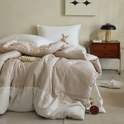 91家纺网 家纺一手货源 找家纺 （总）U被家纺 2025新款法式贴边全棉双层纱豆豆被