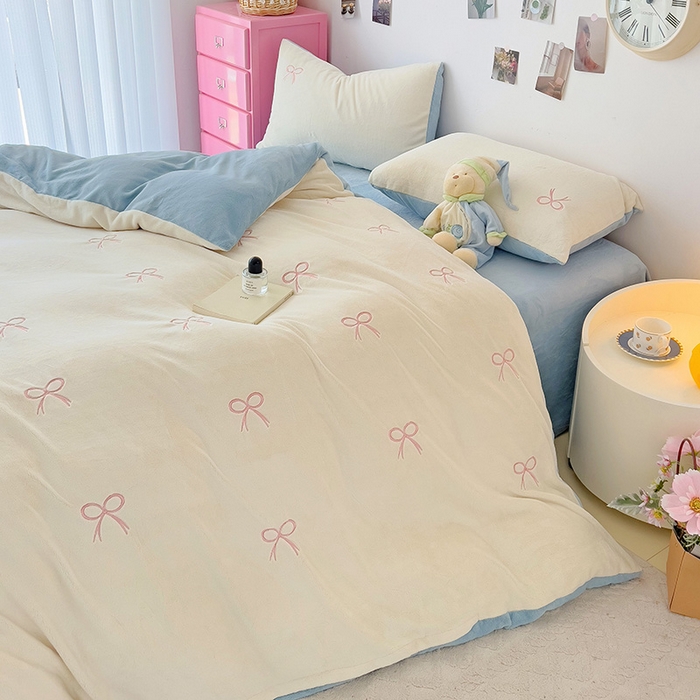 91家纺网 家纺一手货源 找家纺 海岛哥哥 2024新款小清新刺绣牛奶绒四件套 牛奶绒蝴蝶结-天蓝