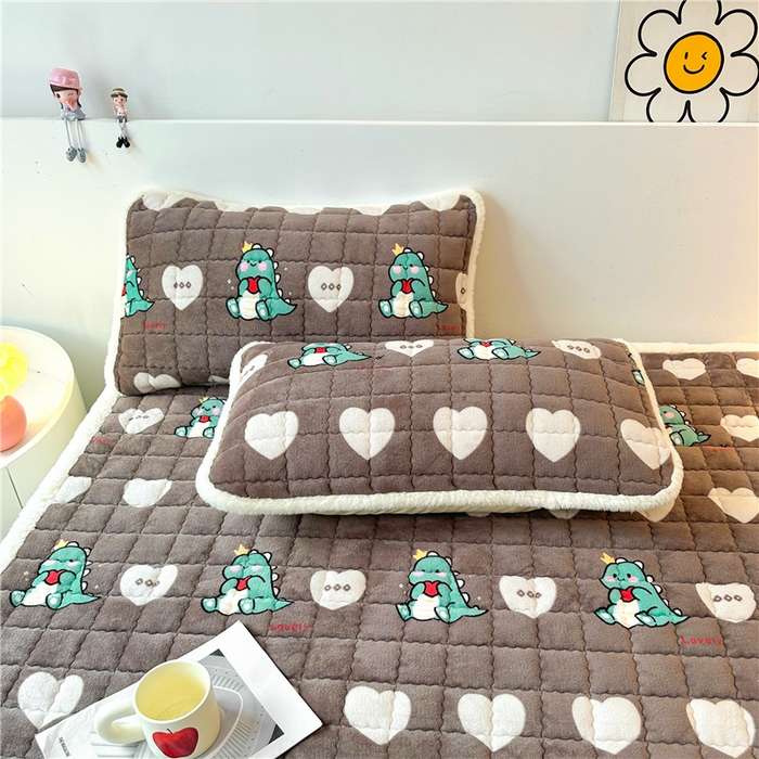 91家纺网 家纺一手货源 找家纺 喜居 2024新款印花牛奶绒床褥垫加厚宝宝绒床褥子床垫薄床垫 爱心恐龙