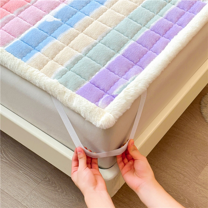 91家纺网 家纺一手货源 找家纺 喜居 2024新款印花牛奶绒床褥垫加厚宝宝绒床褥子床垫薄床垫 缤纷彩虹