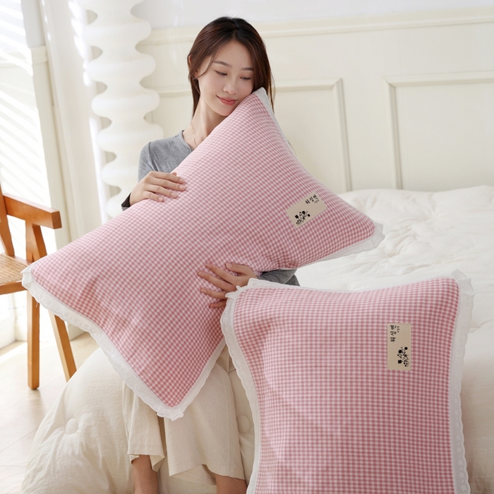 91家纺网 家纺一手货源 找家纺 朴尔家纺-毛巾被 2024新款韩版小碎花边全棉四层纱布枕巾 韩式小格-粉