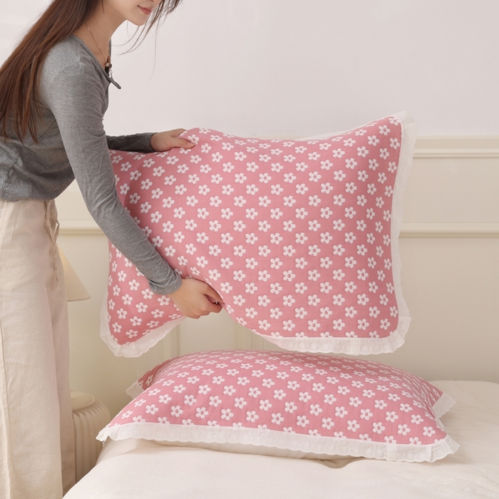 91家纺网 家纺一手货源 找家纺 朴尔家纺-毛巾被 2024新款韩版小碎花边全棉四层纱布枕巾 樱花季-粉