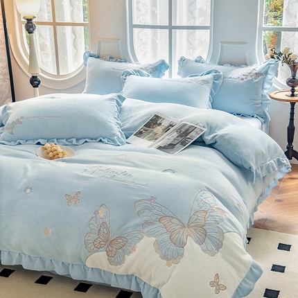 91家纺网 家纺一手货源 找家纺 （总）卡初家居（原微来） 2025秋冬新款A类高克重加厚保暖亲肤牛奶绒四件套--蝶舞系列（提供买家秀）