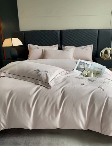 91家纺网 家纺一手货源 找家纺 涵宸家纺 2024新款全棉磨毛刺绣四件套--蝶影系列 蝶影-粉