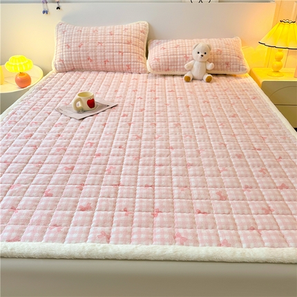 91家纺网 家纺一手货源 找家纺 喜居 2024新款印花牛奶绒床褥垫加厚宝宝绒床褥子床垫薄床垫 粉格浅浅