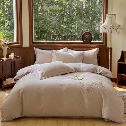 91家纺网 家纺一手货源 找家纺 巧玲珑 2025新款生态绣花四件套 倾世花颜--灰