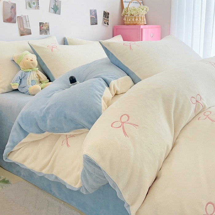 91家纺网 家纺一手货源 找家纺 海岛哥哥 2024新款小清新刺绣牛奶绒四件套 牛奶绒蝴蝶结-天蓝