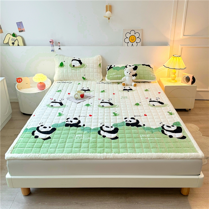 91家纺网 家纺一手货源 找家纺 喜居 2024新款印花牛奶绒床褥垫加厚宝宝绒床褥子床垫薄床垫 欢乐熊猫