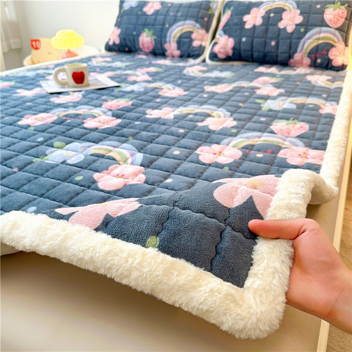 91家纺网 家纺一手货源 找家纺 喜居 2024新款印花牛奶绒床褥垫加厚宝宝绒床褥子床垫薄床垫 彩虹桥