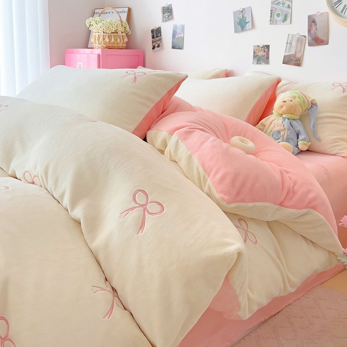 91家纺网 家纺一手货源 找家纺 海岛哥哥 2024新款小清新刺绣牛奶绒四件套 牛奶绒蝴蝶结-粉玉