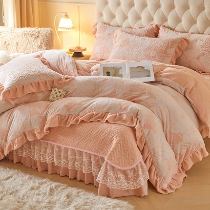 91家纺网 家纺一手货源 找家纺 （总）民新家纺 2025新款牛奶绒立体烂花床盖四件套