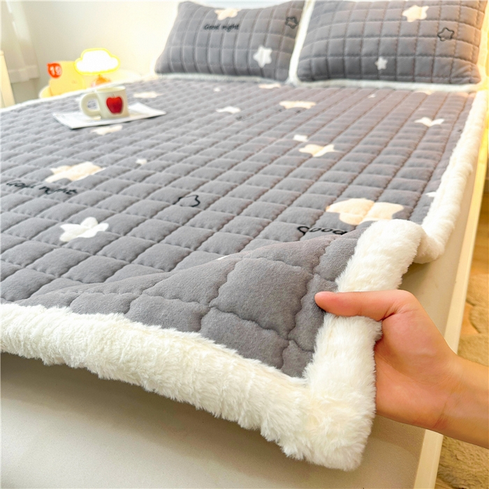 91家纺网 家纺一手货源 找家纺 喜居 2024新款印花牛奶绒床褥垫加厚宝宝绒床褥子床垫薄床垫 满天星