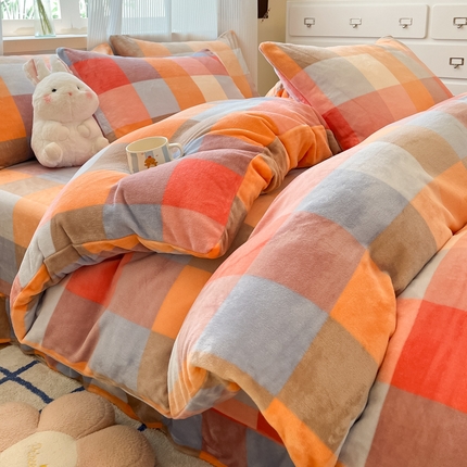 91家纺网 家纺一手货源 找家纺 绘萱家居 2025新款高克重印花牛奶绒四件套 七彩格