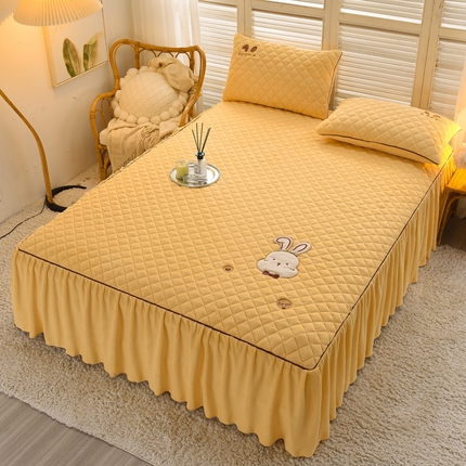 91家纺网 家纺一手货源 找家纺 好眠好梦家纺 2024新款叮当兔牛奶绒绣花单床裙 鹅黄床裙