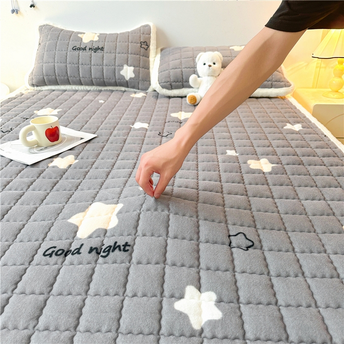 91家纺网 家纺一手货源 找家纺 喜居 2024新款印花牛奶绒床褥垫加厚宝宝绒床褥子床垫薄床垫 满天星