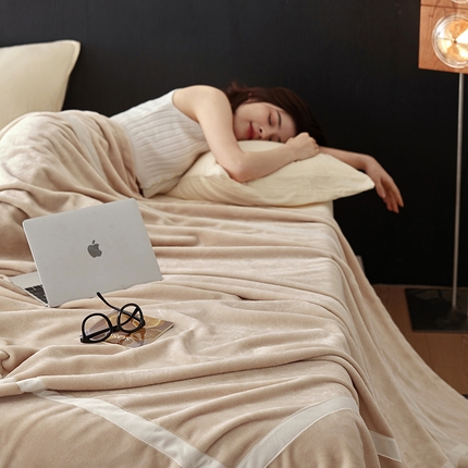 铭动家纺 2024新款牛奶绒拼接款纯色保暖毯 卡其