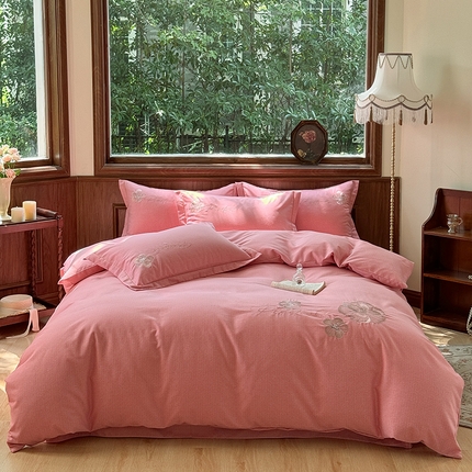 91家纺网 家纺一手货源 找家纺 巧玲珑 2025新款生态绣花四件套 倾世花颜--豆沙