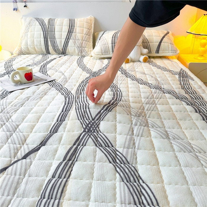 91家纺网 家纺一手货源 找家纺 喜居 2024新款印花牛奶绒床褥垫加厚宝宝绒床褥子床垫薄床垫 简约空间