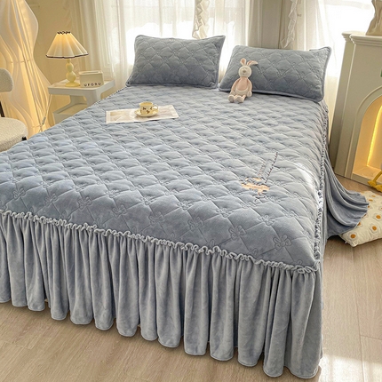 91家纺网 家纺一手货源 找家纺 （总）好眠好梦家纺 2024新款A类牛奶绒床裙-百合花开