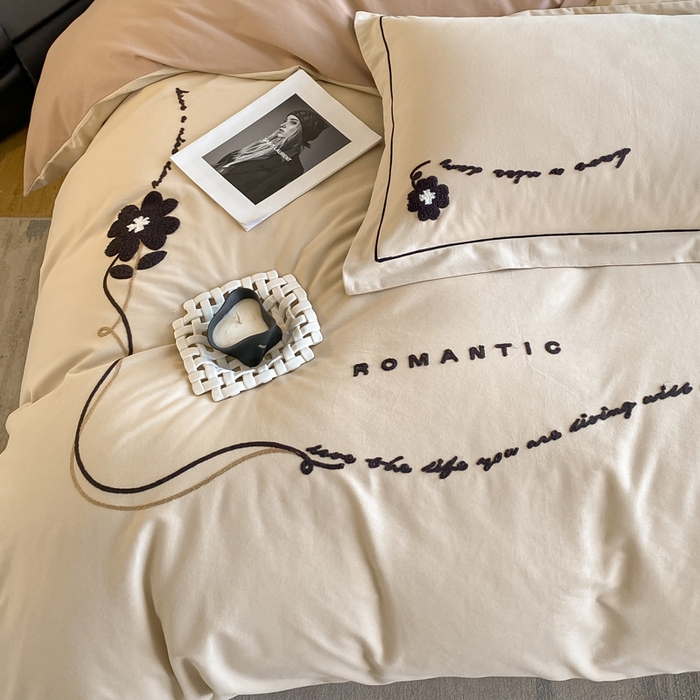 91家纺网 家纺一手货源 找家纺 涵宸家纺 2024新款全棉磨毛毛巾绣四件套--邦尼系列 邦尼-茶色