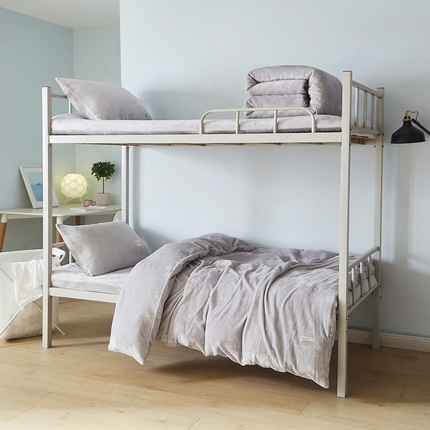 91家纺网 家纺一手货源 找家纺 爱港家纺 2024新款牛奶绒法兰绒加厚保暖三件套床笠床单款 学院灰