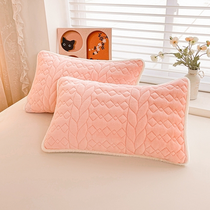 91家纺网 家纺一手货源 找家纺 （总）眠势力 2025新款牛奶绒夹棉枕套麦穗款冬季保暖