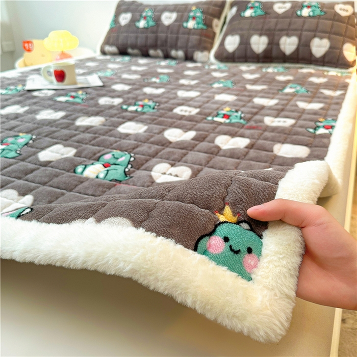 91家纺网 家纺一手货源 找家纺 喜居 2024新款印花牛奶绒床褥垫加厚宝宝绒床褥子床垫薄床垫 爱心恐龙