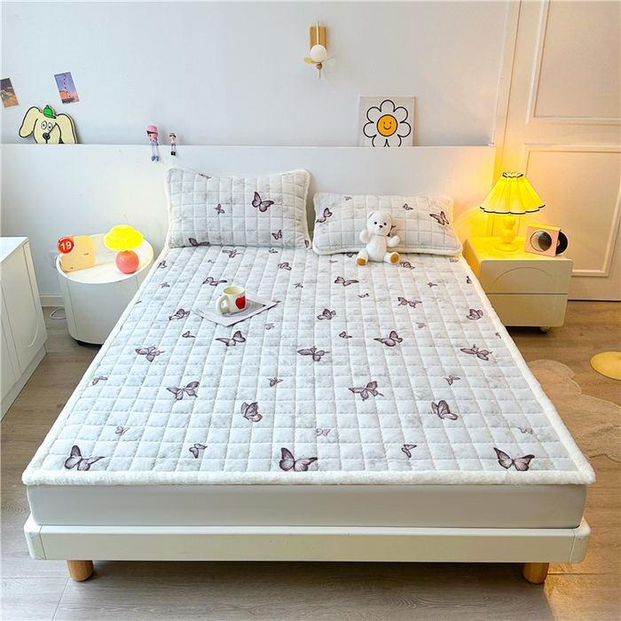 91家纺网 家纺一手货源 找家纺 喜居 2024新款印花牛奶绒床褥垫加厚宝宝绒床褥子床垫薄床垫 蝶恋