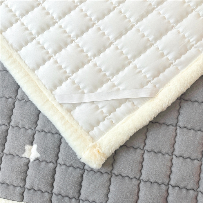 91家纺网 家纺一手货源 找家纺 喜居 2024新款印花牛奶绒床褥垫加厚宝宝绒床褥子床垫薄床垫 满天星