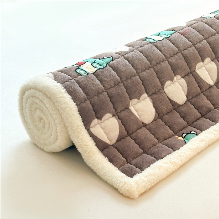 91家纺网 家纺一手货源 找家纺 喜居 2024新款印花牛奶绒床褥垫加厚宝宝绒床褥子床垫薄床垫 爱心恐龙