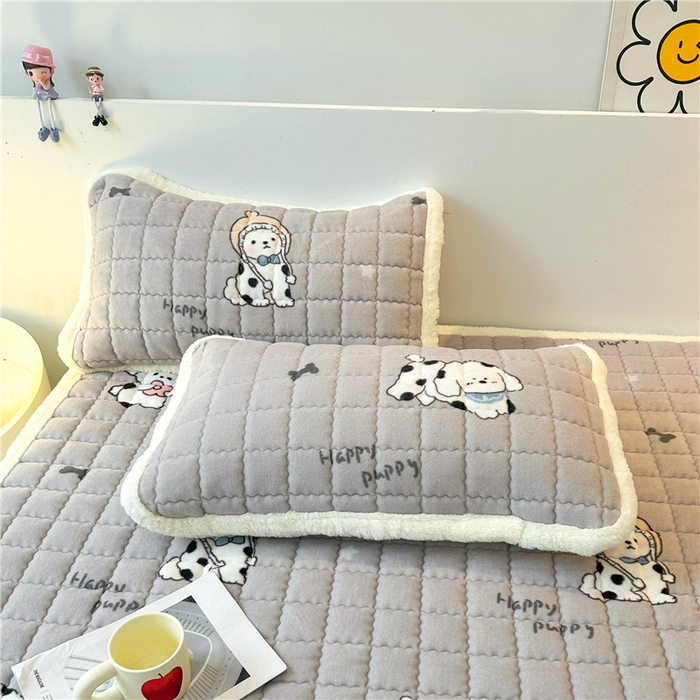 91家纺网 家纺一手货源 找家纺 喜居 2024新款印花牛奶绒床褥垫加厚宝宝绒床褥子床垫薄床垫 调皮狗