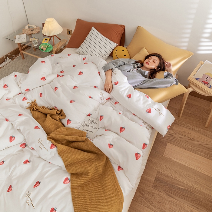 91家纺网 家纺一手货源 找家纺 莱福仕家纺 2024新款全棉13070四季被冬被被子被芯 夏日草莓白