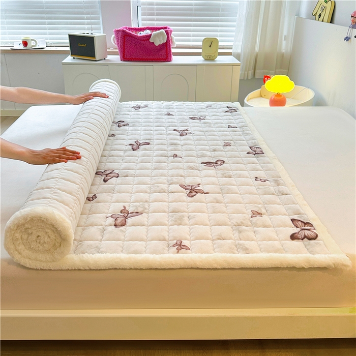 91家纺网 家纺一手货源 找家纺 喜居 2024新款印花牛奶绒床褥垫加厚宝宝绒床褥子床垫薄床垫 蝶恋