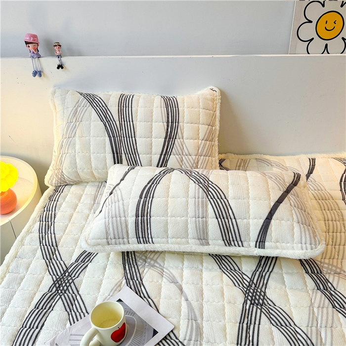 91家纺网 家纺一手货源 找家纺 喜居 2024新款印花牛奶绒床褥垫加厚宝宝绒床褥子床垫薄床垫 简约空间