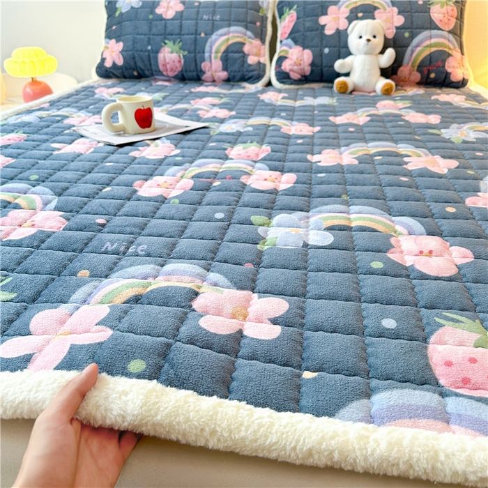 91家纺网 家纺一手货源 找家纺 喜居 2024新款印花牛奶绒床褥垫加厚宝宝绒床褥子床垫薄床垫 彩虹桥