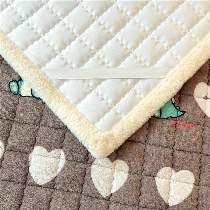 91家纺网 家纺一手货源 找家纺 喜居 2024新款印花牛奶绒床褥垫加厚宝宝绒床褥子床垫薄床垫 爱心恐龙